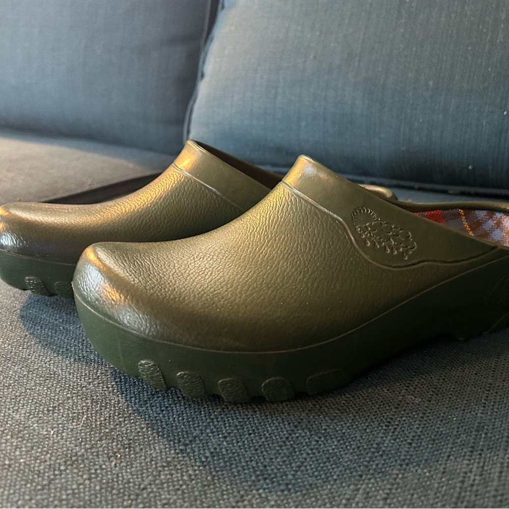 Green Slip-On Clogs by Jolly Fashion